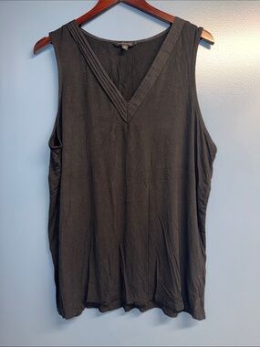 Banana Republic Black V-Neck Sleeveless Tank